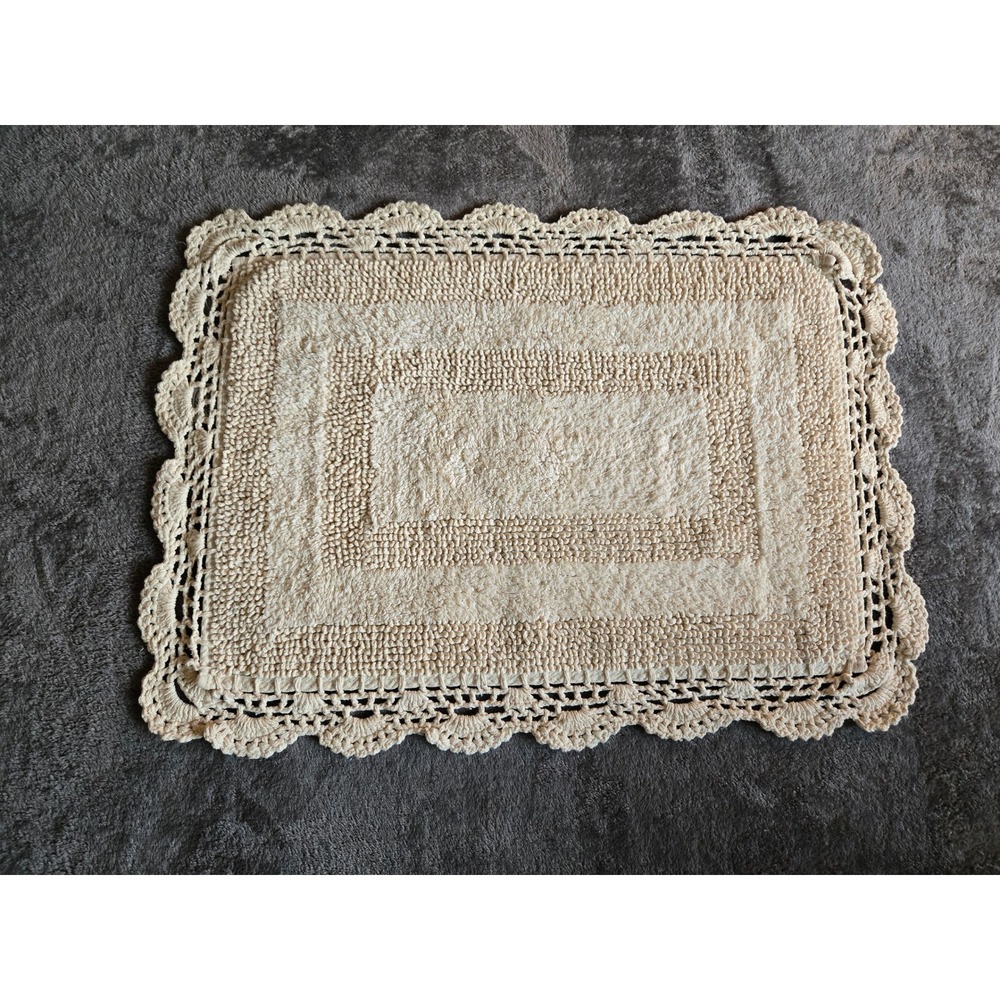 Laura Ashley Bath Rug Unisex 20x28 Cream Good Crochet Scalloped Cotton Lace Trim